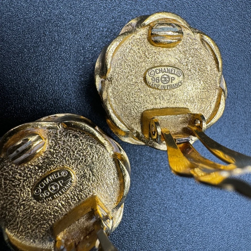 LOT 1511 24K gold plated CHANEL vintage clip on earrings